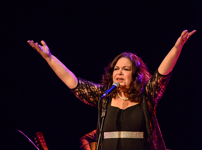 Amelinha Homenageia Belchior Em Show In dito No Sesc Povos Do Mar 