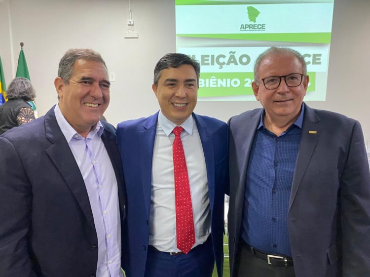 Luiz Gastão participa de solenidade de posse da nova  Diretoria Executiva da Aprece