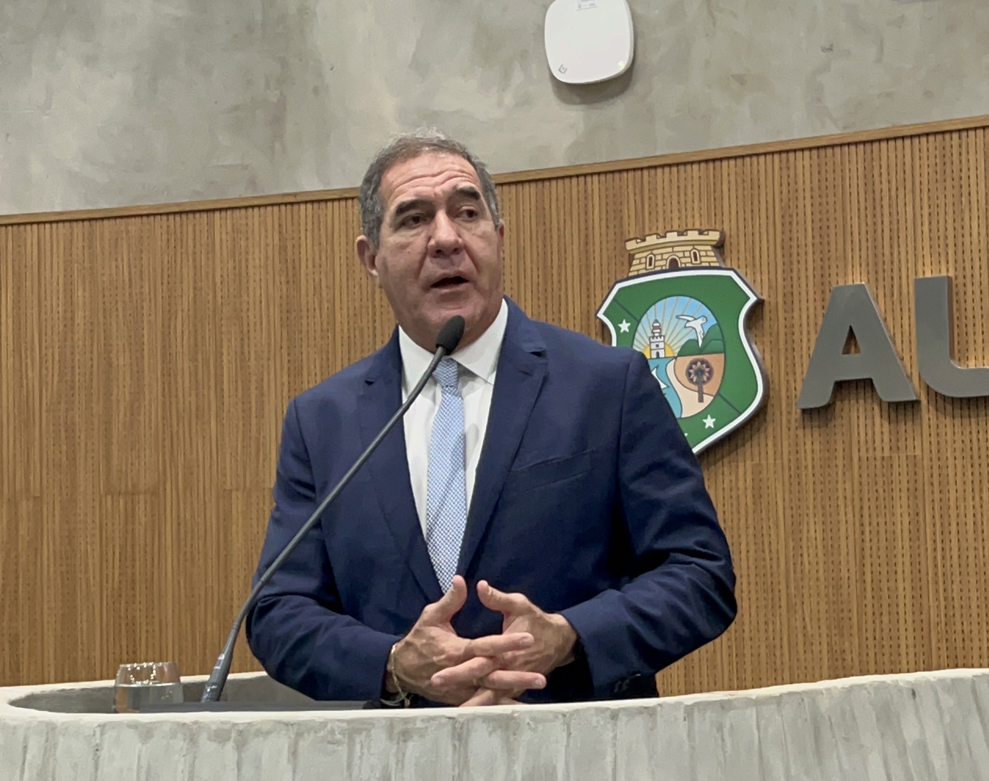 Luiz Gastão destaca papel das micro e pequenas empresas em sessão solene na Alece