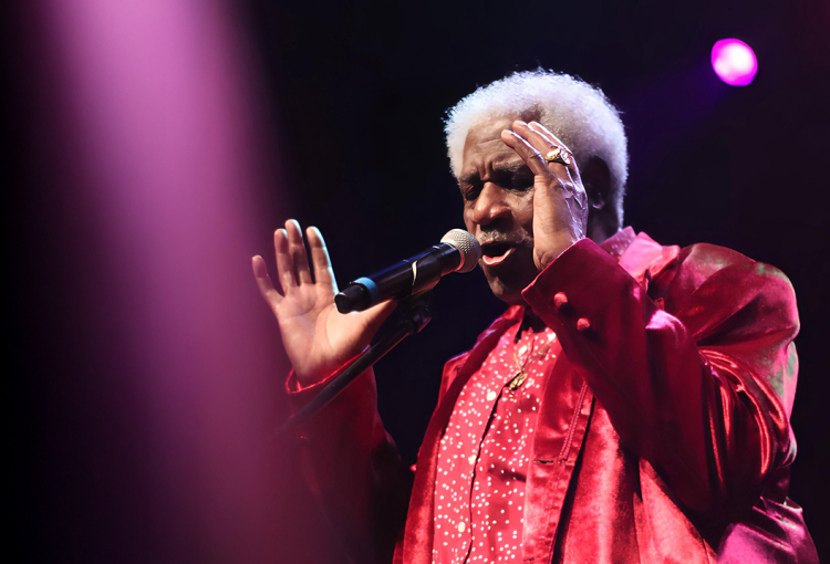 Sesc Musical apresenta Tony Tornado no Cineteatro São Luiz